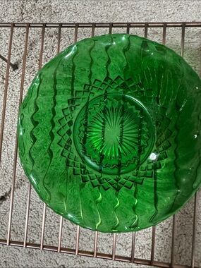 Anchor Hocking Emerald Green Pressed Glass Serving Bowl